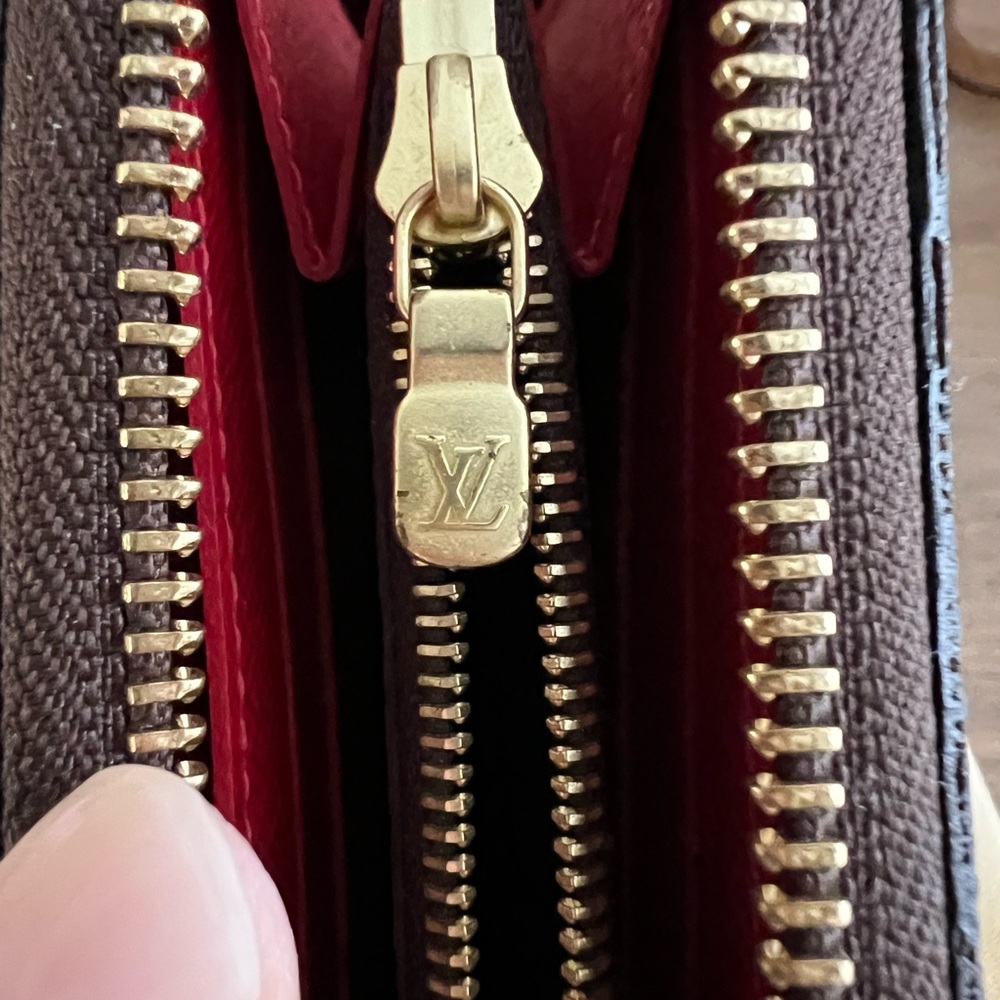 LOUIS VUITTON Clémence Wallet - Picture 3 of 6
